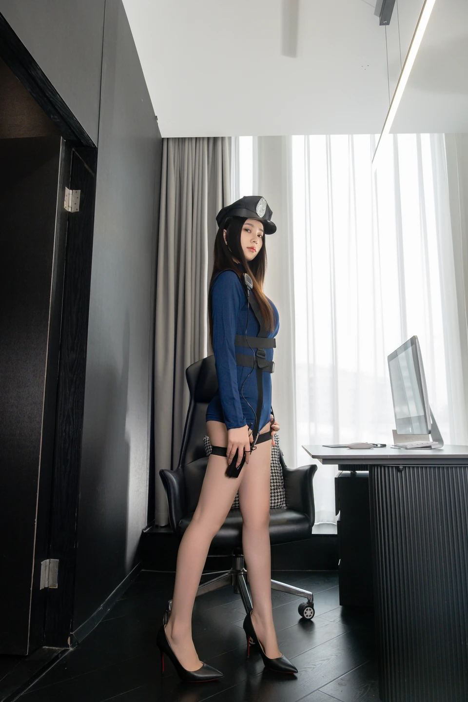 Nian Nian - Female Officer (78 photos) - Nian Nian (年年) - Photo 13 of 78