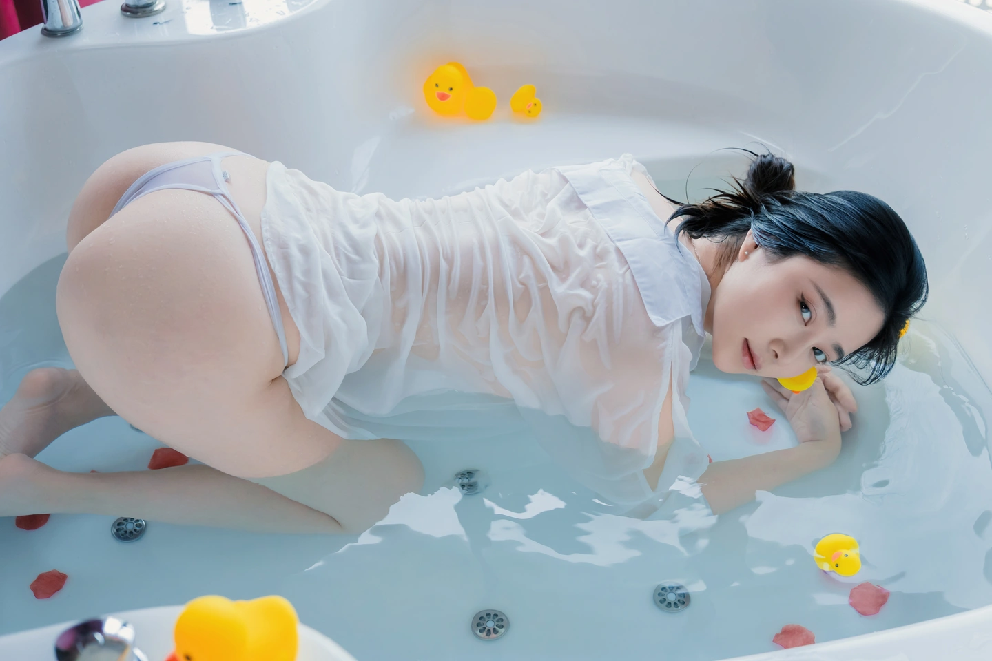 Nian Nian - Bathhouse (82 photos) - Nian Nian (年年) - Photo 75 of 82