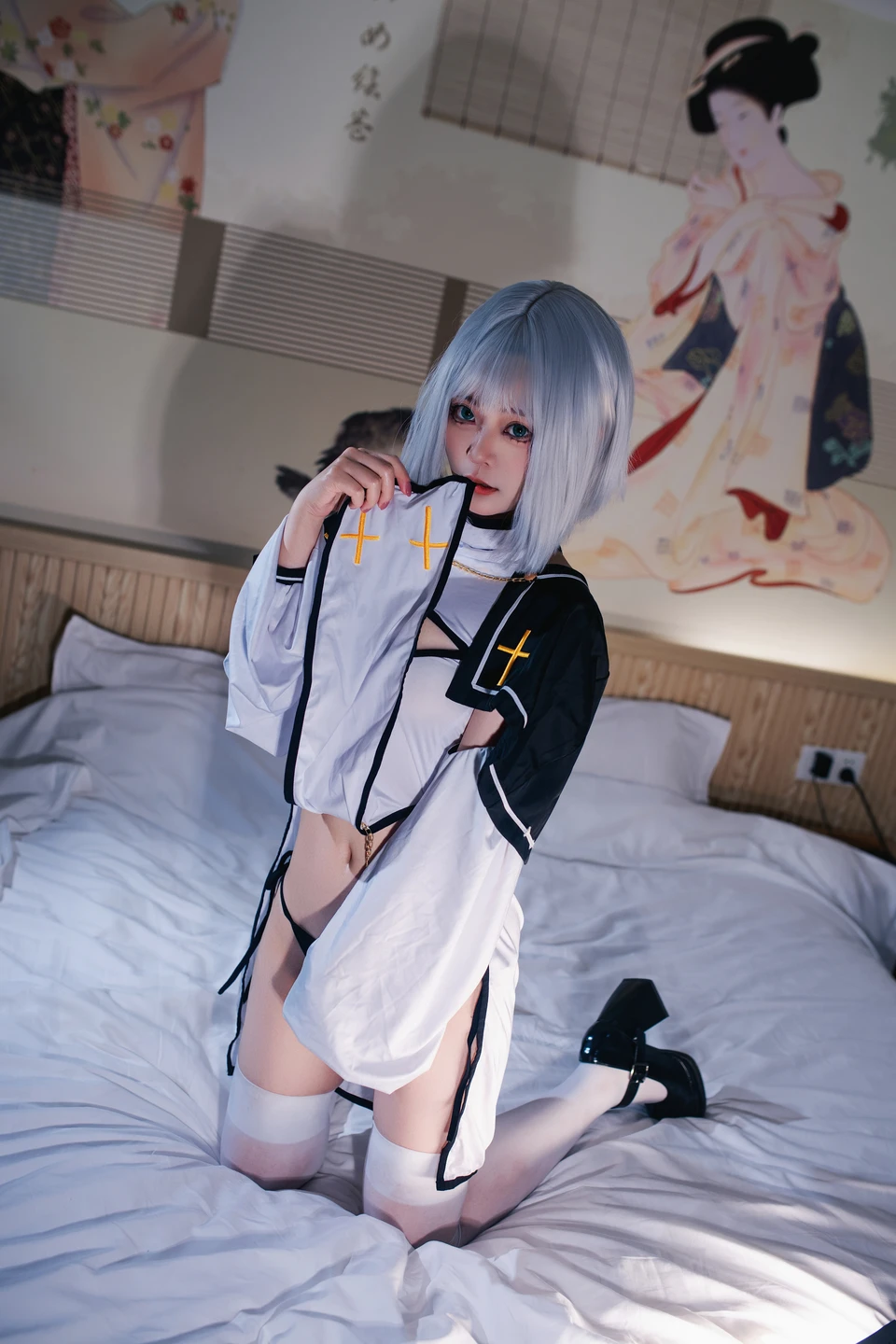 Luocheng Snow - No.002 Purifying Priest (37 photos) - Luo Cheng Xue (洛城雪) - Photo 9 of 37