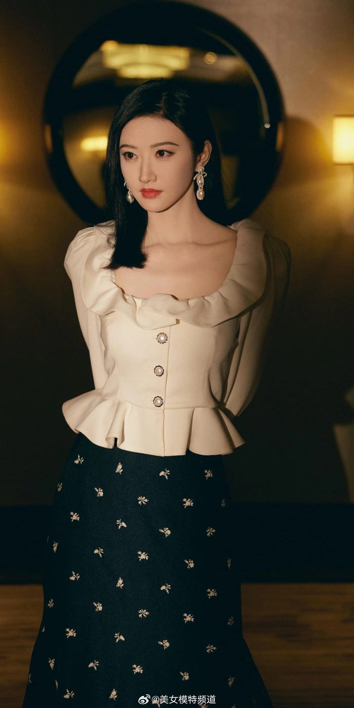 [gravure] Jing Tian - Photo Collection Set 01 (18 photos) - 02 Xie Zhen Ji Tao Tu (02-写真集套图) - Photo 2 of 18