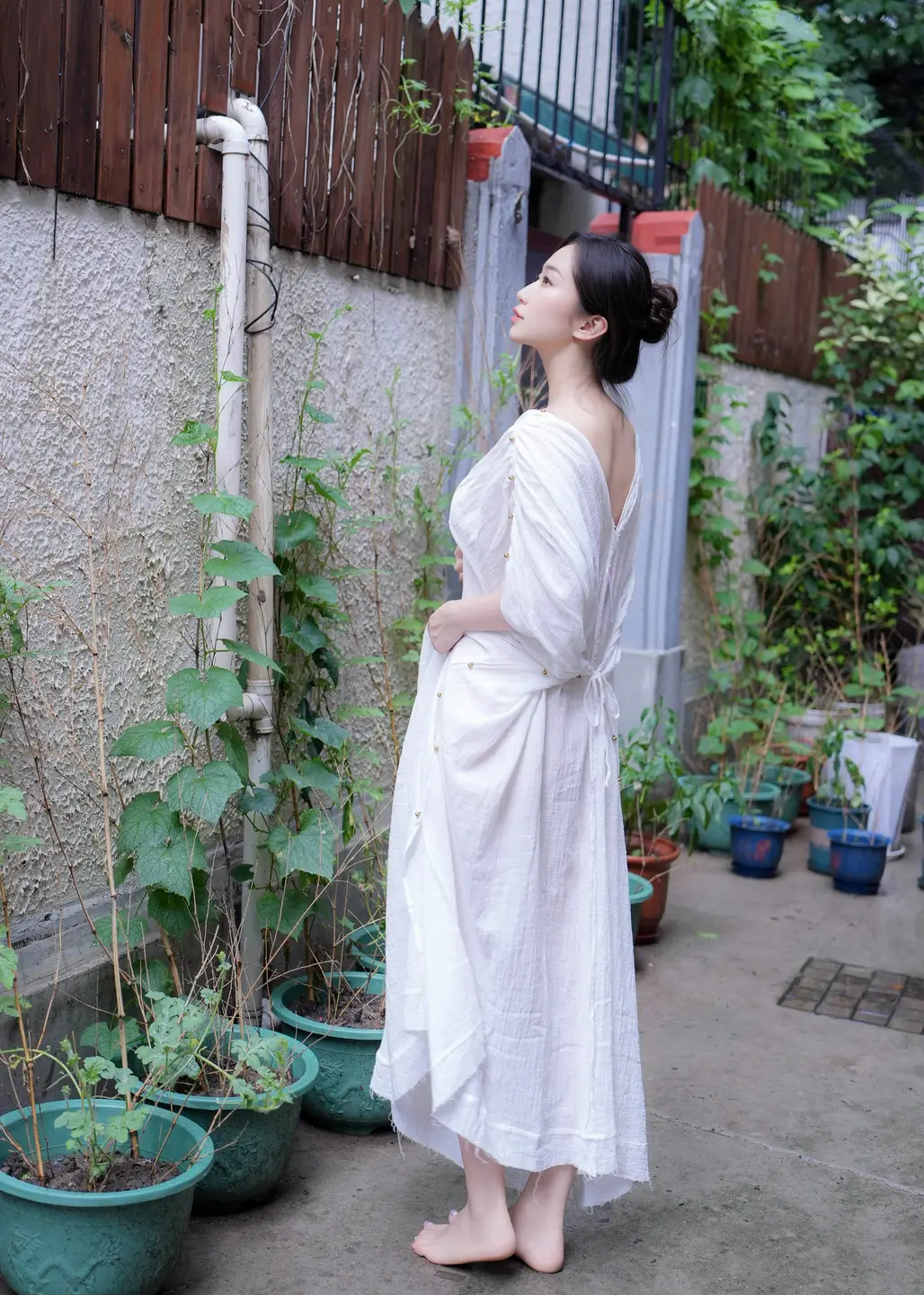 XR Uncensored Kan Zhi in White Long Dress Painter XiuRen Showgirl 10603 In-store Private Shoot 2025 07 31 (85 photos)