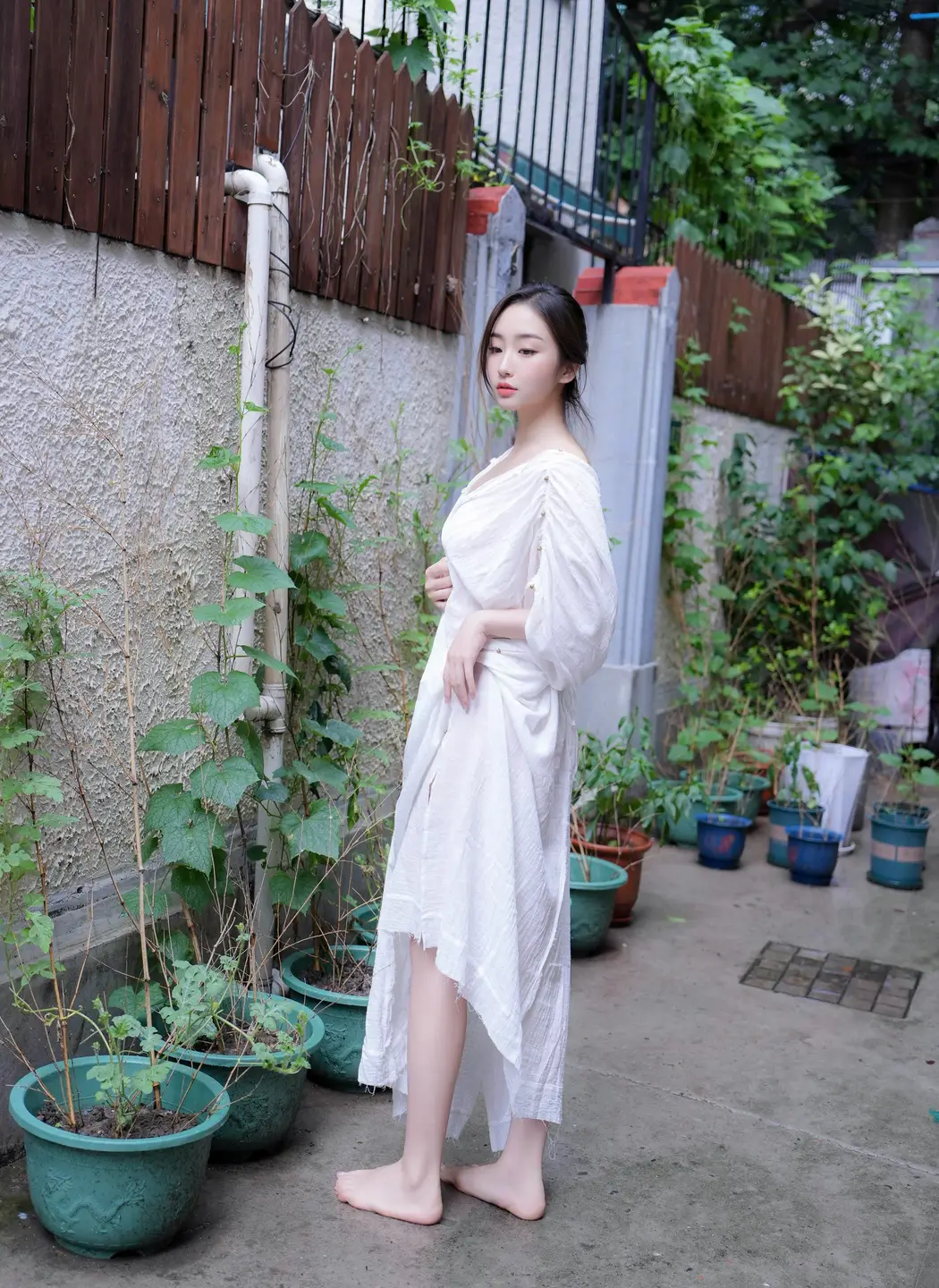 XR Uncensored Kan Zhi in White Long Dress Painter XiuRen Showgirl 10603 Private Purchase Shoot 2025 07 31 (85 photos) - Xr_uncensored (XR_Uncensored) - Photo 2 of 85