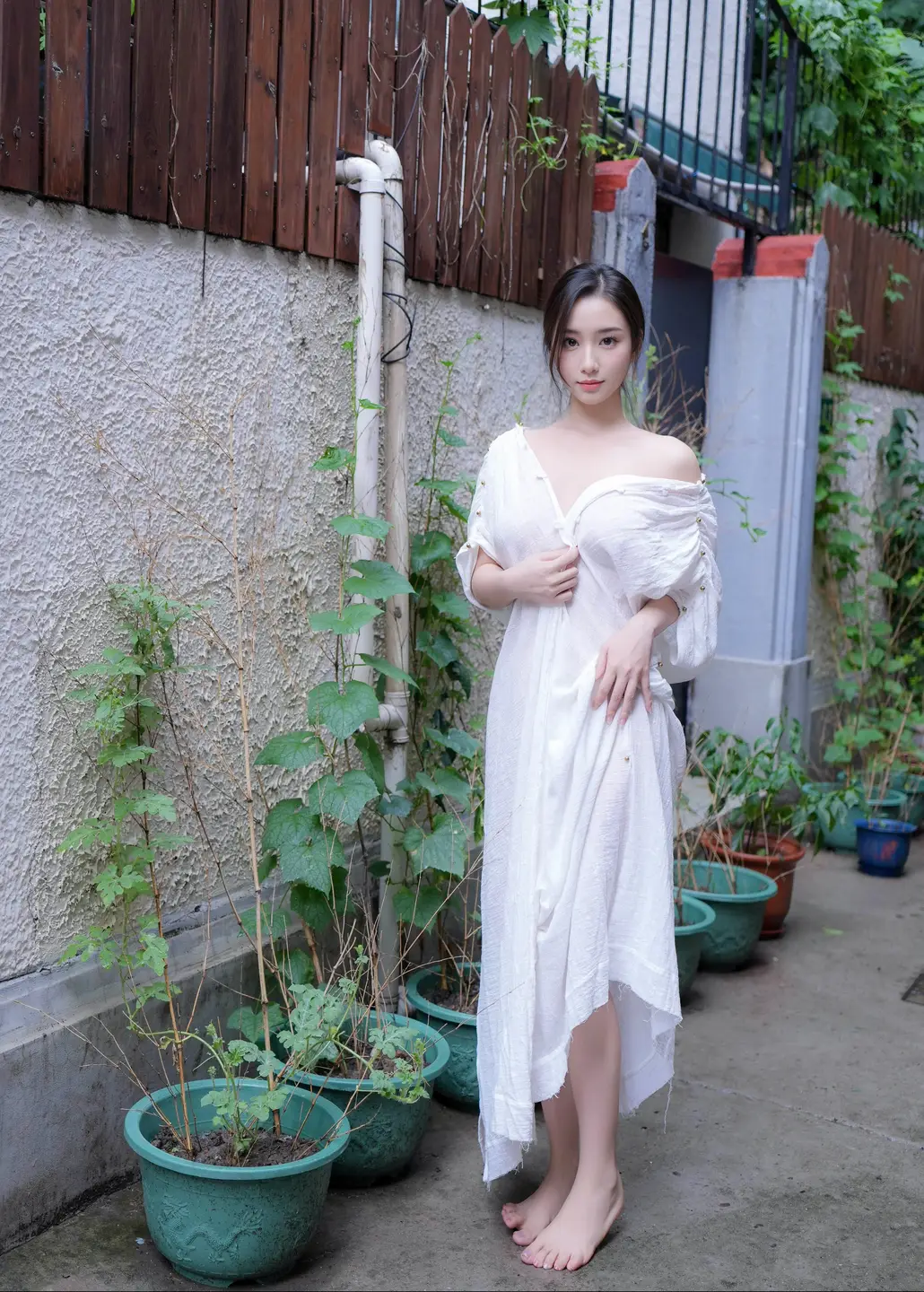 XR Uncensored Kan Zhi in White Long Dress Painter XiuRen Showgirl 10603 Private Purchase Shoot 2025 07 31 (85 photos) - Xr_uncensored (XR_Uncensored) - Photo 3 of 85