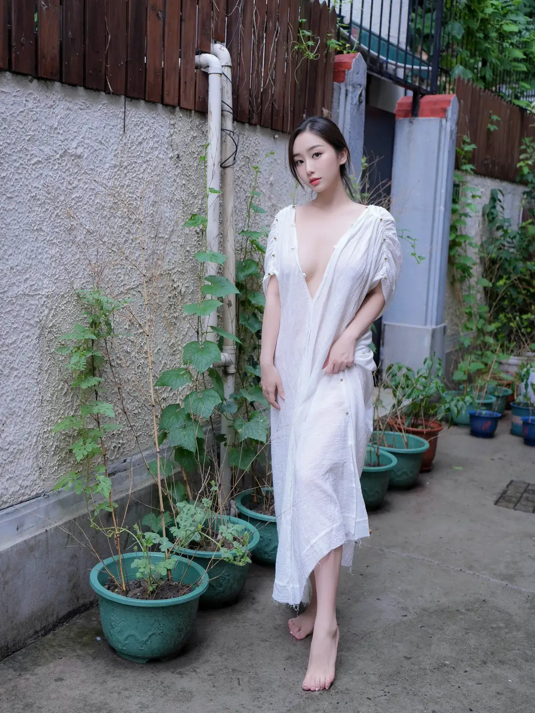 XR Uncensored Kan Zhi in White Long Dress Painter XiuRen Showgirl 10603 Private Purchase Shoot 2025 07 31 (85 photos) - Xr_uncensored (XR_Uncensored) - Photo 5 of 85