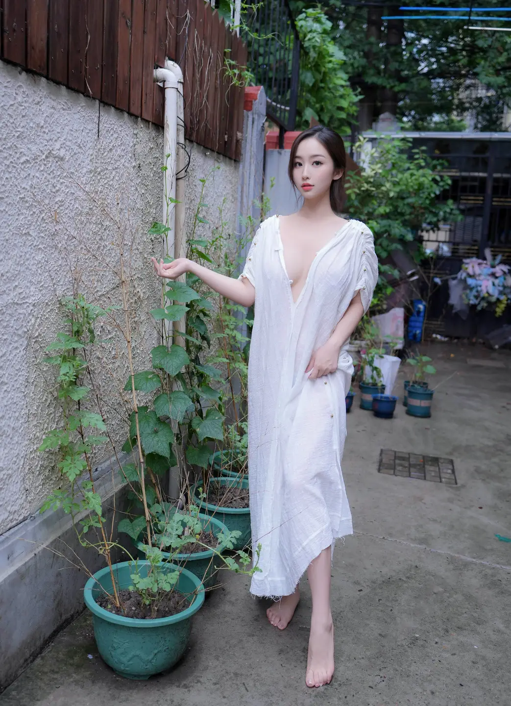 XR Uncensored Kan Zhi in White Long Dress Painter XiuRen Showgirl 10603 Private Purchase Shoot 2025 07 31 (85 photos) - Xr_uncensored (XR_Uncensored) - Photo 6 of 85