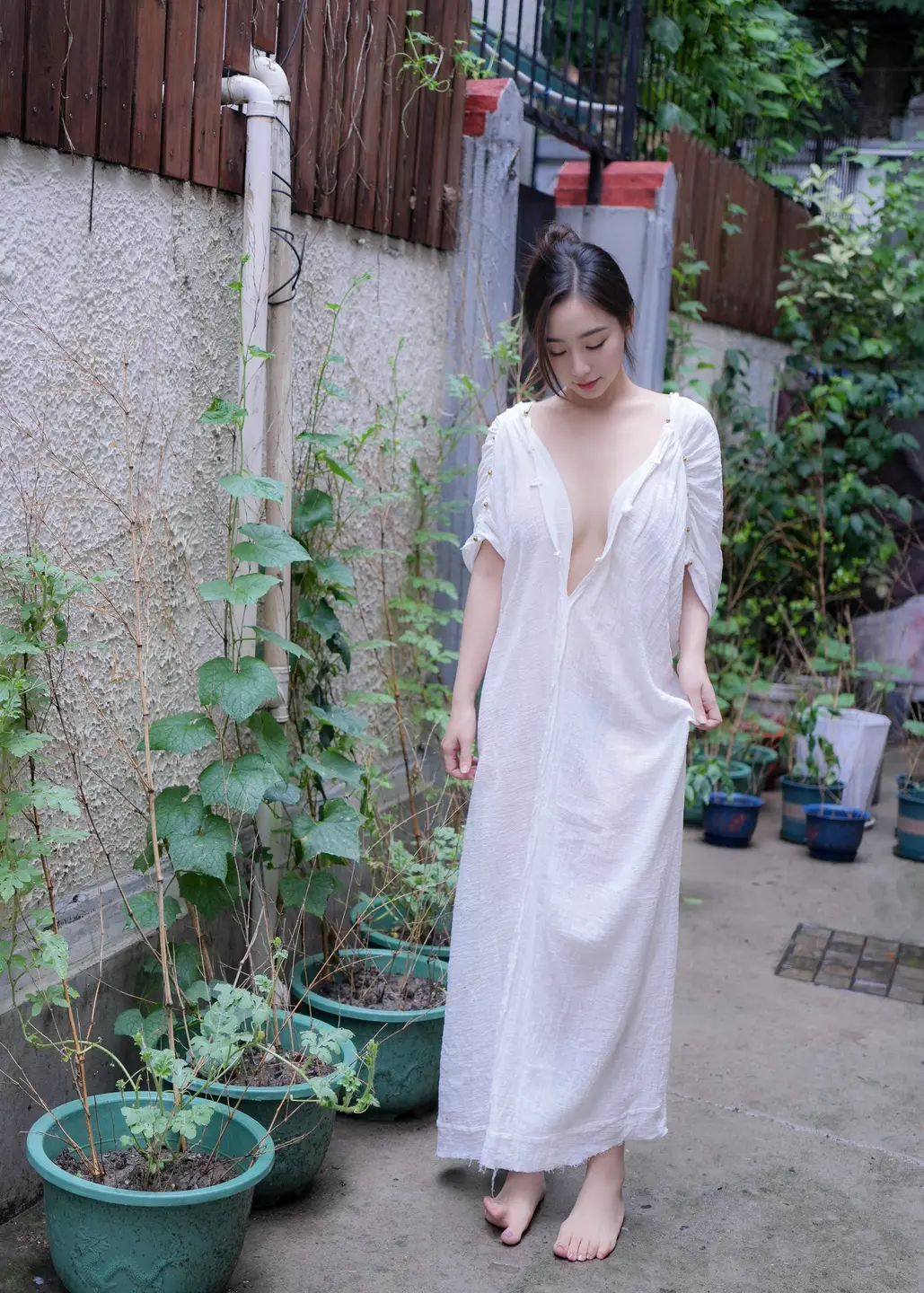 XR Uncensored Kan Zhi in White Long Dress Painter XiuRen Showgirl 10603 Private Purchase Shoot 2025 07 31 (85 photos) - Xr_uncensored (XR_Uncensored) - Photo 7 of 85