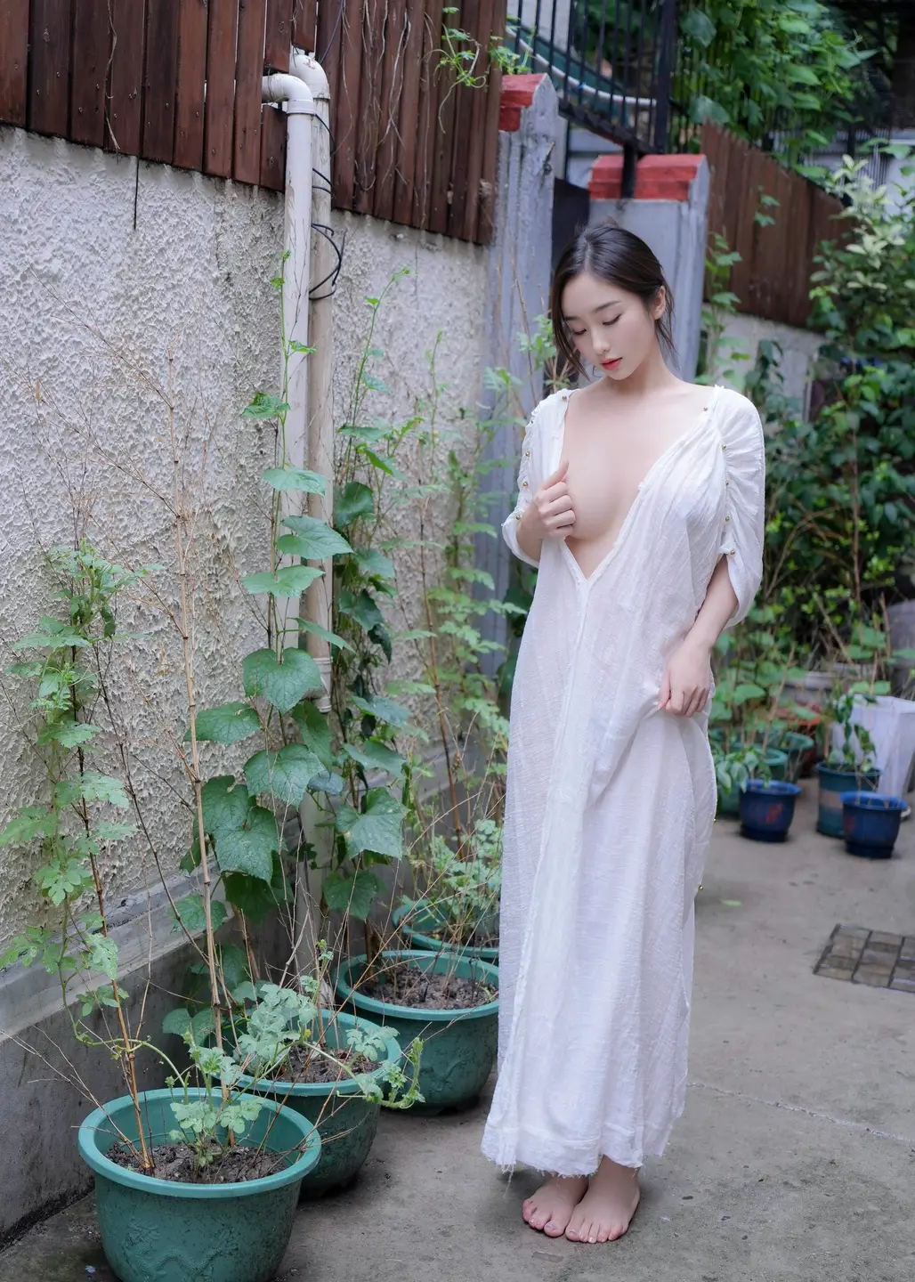 XR Uncensored Kan Zhi in White Long Dress Painter XiuRen Showgirl 10603 Private Purchase Shoot 2025 07 31 (85 photos) - Xr_uncensored (XR_Uncensored) - Photo 8 of 85