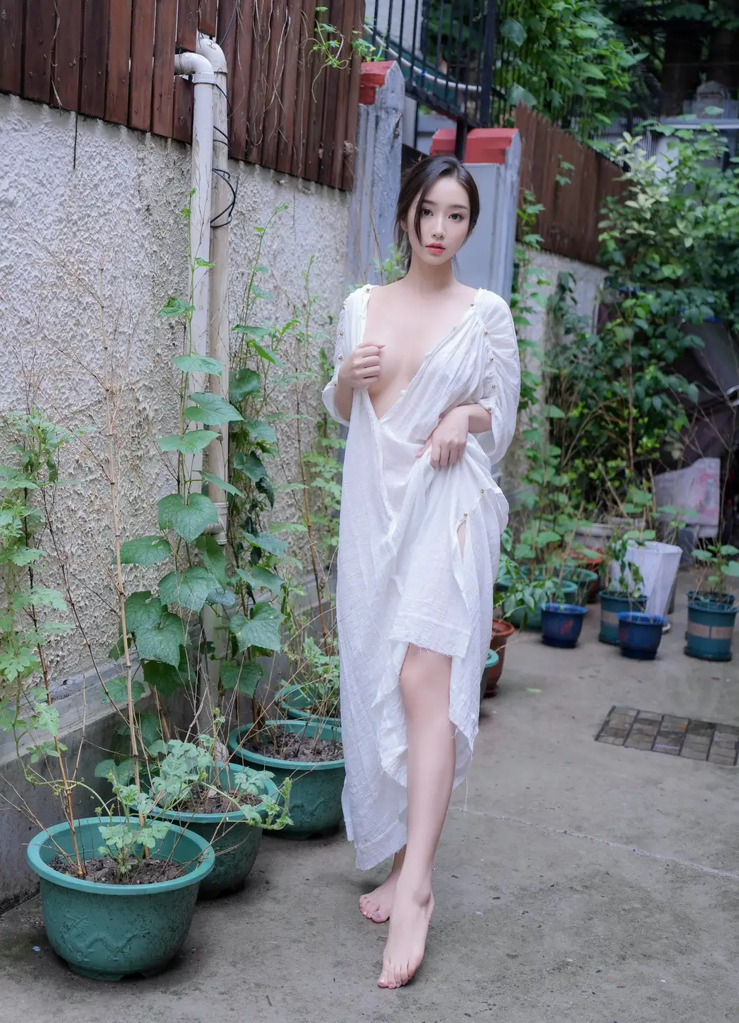 XR Uncensored Kan Zhi in White Long Dress Painter XiuRen Showgirl 10603 Private Purchase Shoot 2025 07 31 (85 photos) - Xr_uncensored (XR_Uncensored) - Photo 10 of 85