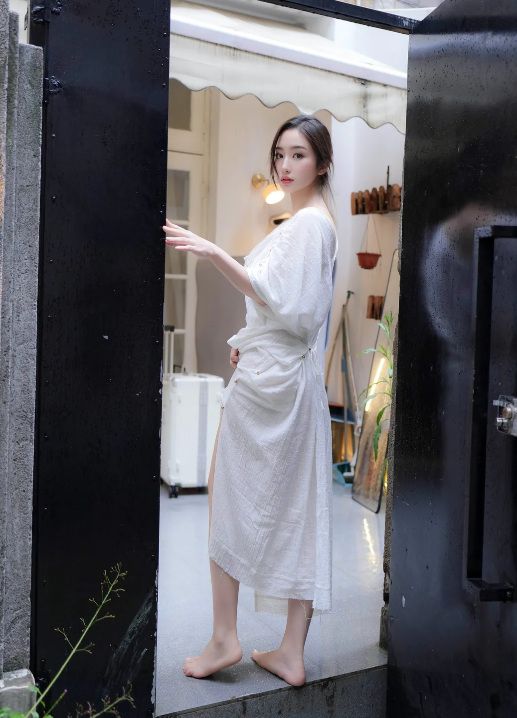 XR Uncensored Kan Zhi in White Long Dress Painter XiuRen Showgirl 10603 Private Purchase Shoot 2025 07 31 (85 photos) - Xr_uncensored (XR_Uncensored) - Photo 16 of 85