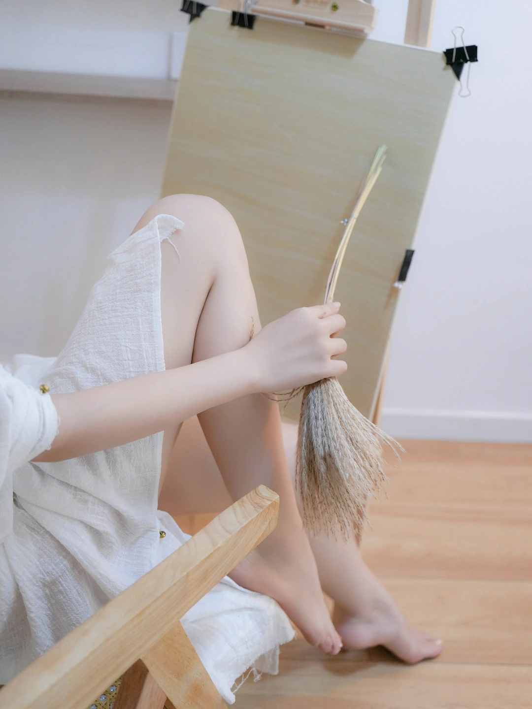 XR Uncensored Kan Zhi in White Long Dress Painter XiuRen Showgirl 10603 Private Purchase Shoot 2025 07 31 (85 photos) - Xr_uncensored (XR_Uncensored) - Photo 31 of 85